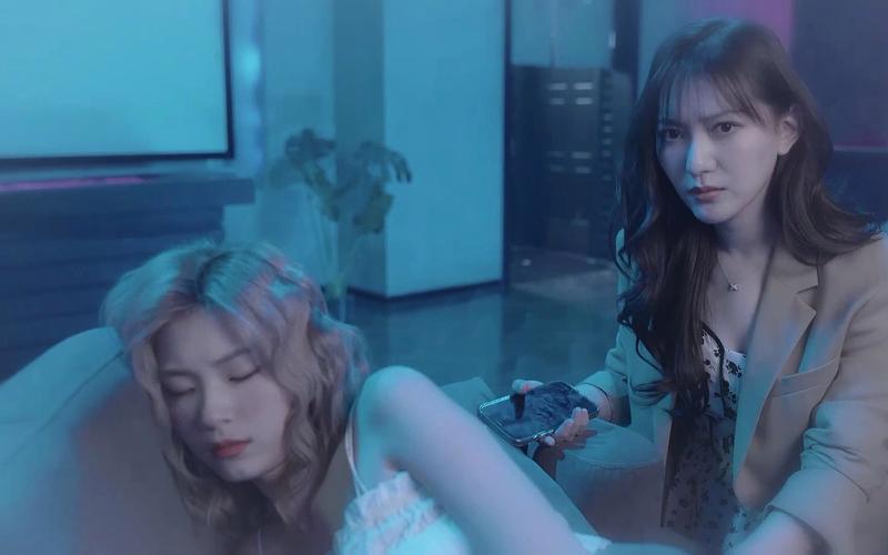 糟糕!我被美女包围,要拍吻戏了怎么办?