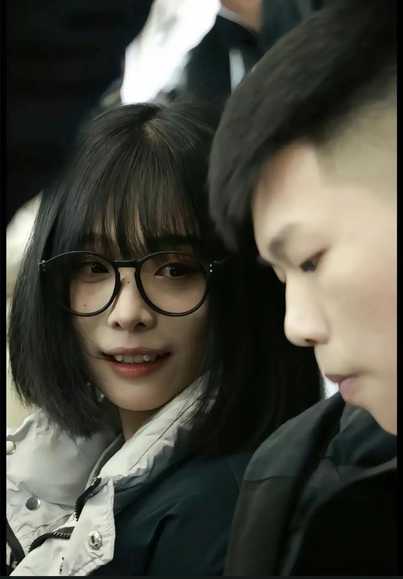 铭铭陪你玩游戏写真:揭秘网络红人背后的故事和美照