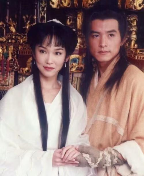 我和美女有个约会杨过游戏：裸露内容预警，请谨慎下载！