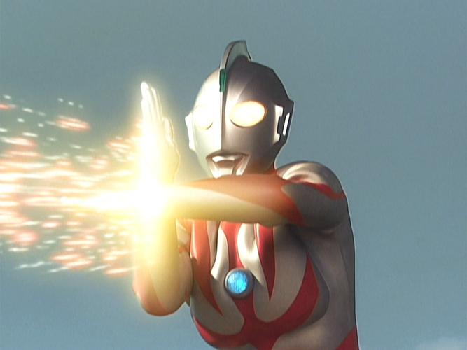 特奈斯奥特曼的故事:太平洋惊现蓝光