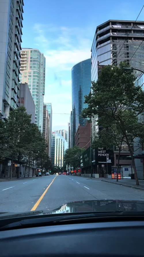 温哥华Kingsway大道：最长街道的魅力与故事