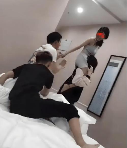 艳遇不断!我被美女包围在酒店,这日子太刺激了!