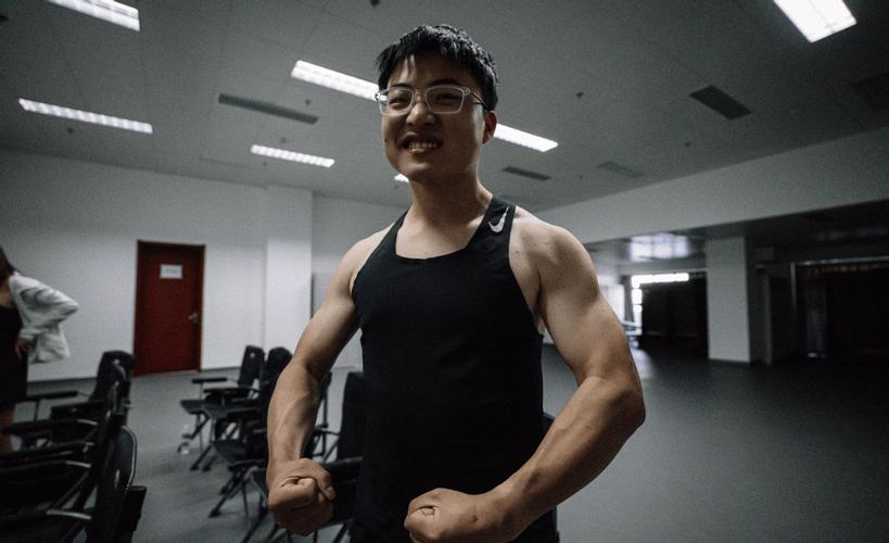 Uzi什么意思？电竞选手简自豪还是冲锋枪？