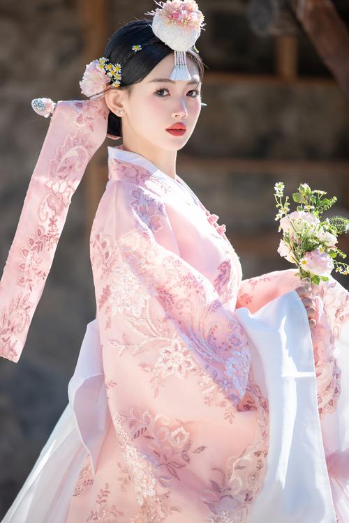 韩服:韩国传统服饰的魅力与文化内涵