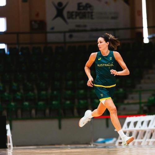 丽贝卡最新赛事：巴黎奥运会夺金，精彩瞬间不容错过！