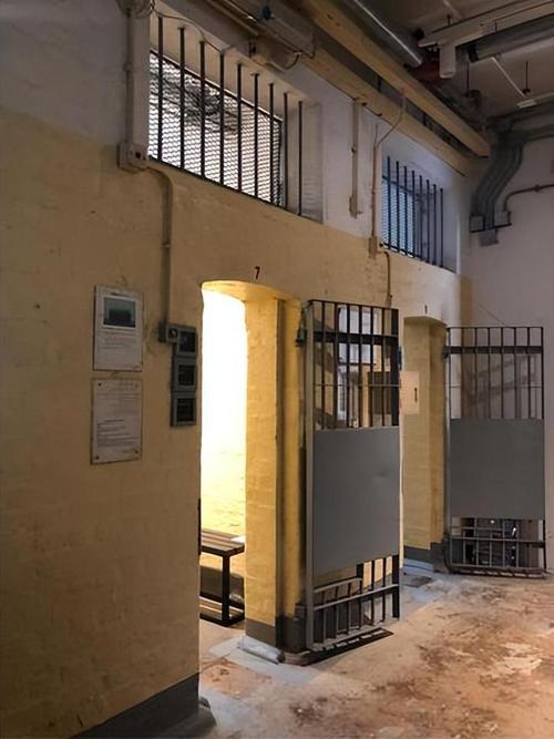 变态监狱最新内幕：狱中生活揭秘，人性与黑暗的较量