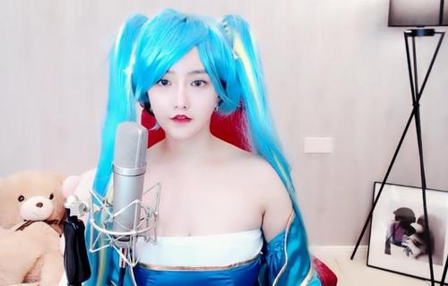 古阿扎游戏合集：收集她的精彩瞬间！