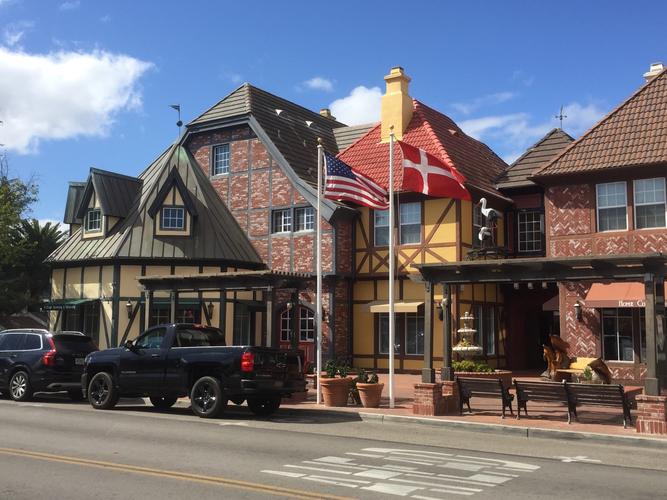 圣塔县的生活最新动态:揭秘隐藏的黑暗与秘密