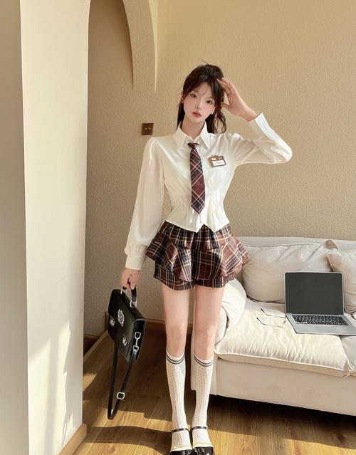 想看热辣可爱制服?这里提供下载地址!