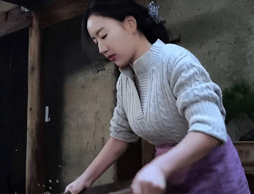 单身母亲逆袭?丹弗斯小姐安卓汉化版等你体验