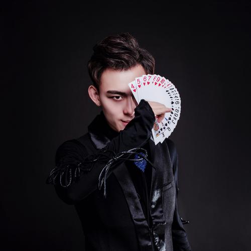 下载35岁魔术师最新版本：20年经验的魔术师