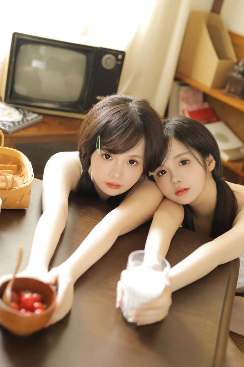 下载双胞胎少女逆推安卓游戏:超多剧情等你解锁