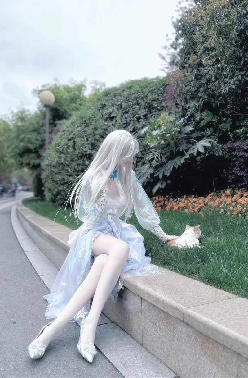 疯猫cos图集大放送：各种版本，总有一款适合你！