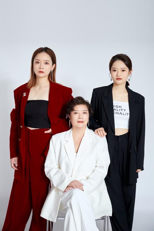 母三人官方网站:简单易上手,老少皆宜的休闲游戏