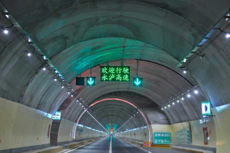 隧道逃生安卓版：挑战你的反应速度和智慧