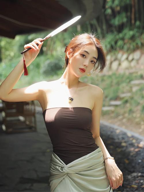 姐姐与我的夏天:3369acG官网带你感受不一样的夏日