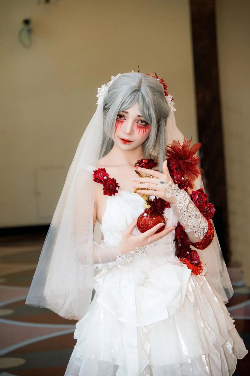 新婚妻子Cosplay最新版本：宅家也能玩转角色扮演