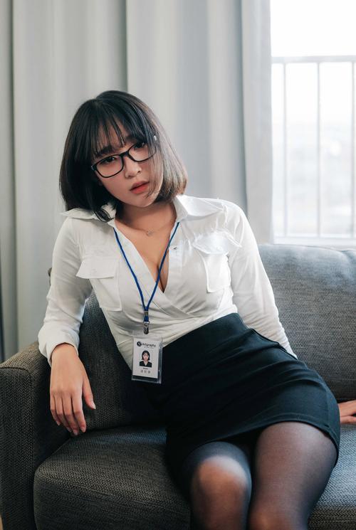 我的性感邻居最新版本：剧情详解及下载方式