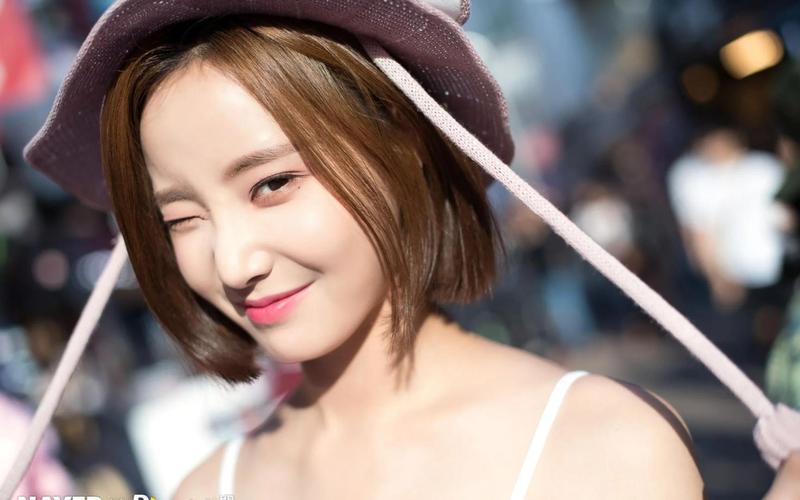 韩国YeonWoo最新动态:比基尼写真惊艳众人!