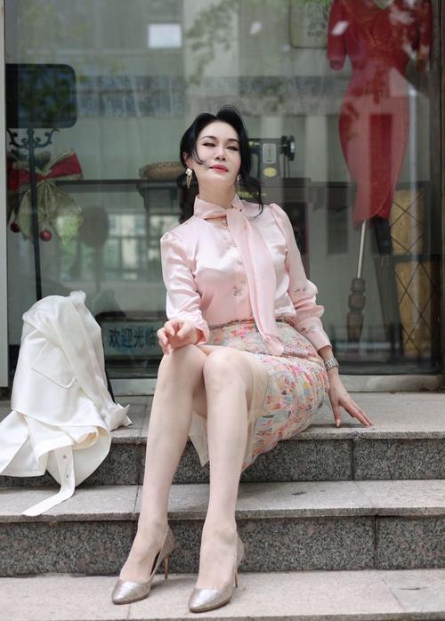 我爱熟女v0.8安卓下载：超火熟女游戏，等你来体验！