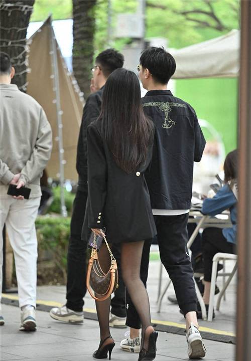 看看阿黑颜最新的精彩瞬间:各种风格的美女等你!