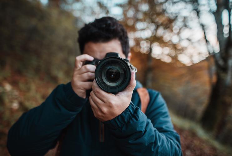 还在等什么？摄影师的谎言游戏官网现已上线，快来下载体验吧！