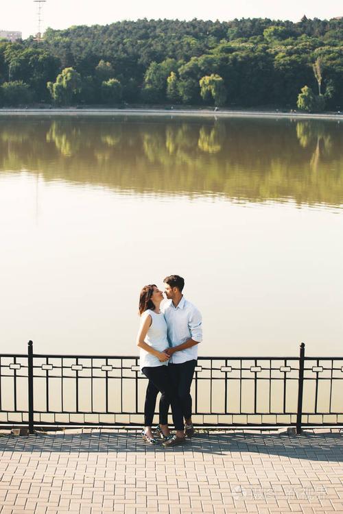 妻子与母亲在哪下载？安全可靠的下载途径推荐