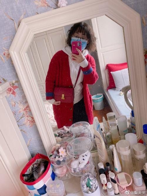 新婚妻子Cosplay最新版本：宅家也能玩转角色扮演