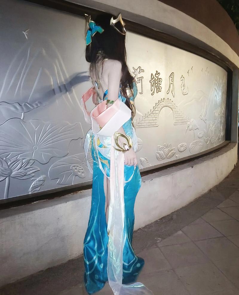 辣妹COS疯狂杨过游戏效果如何?实测乐趣值爆表揭秘!